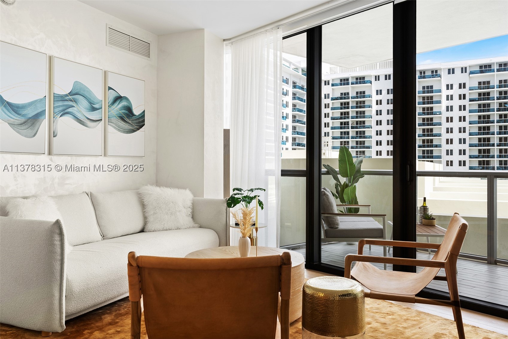 2201 Collins Ave #811, Miami Beach FL 33139