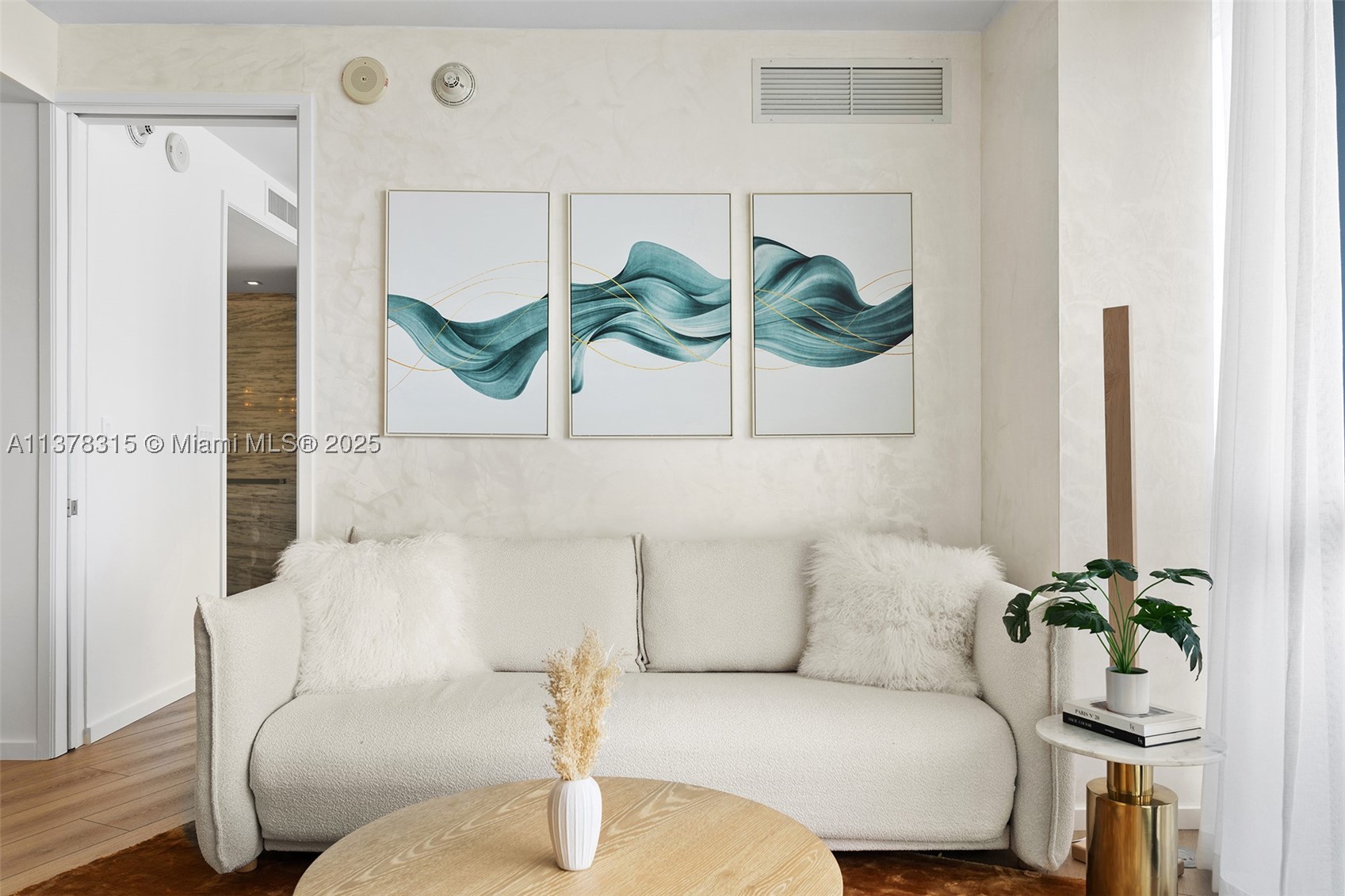 2201 Collins Ave #811, Miami Beach FL 33139