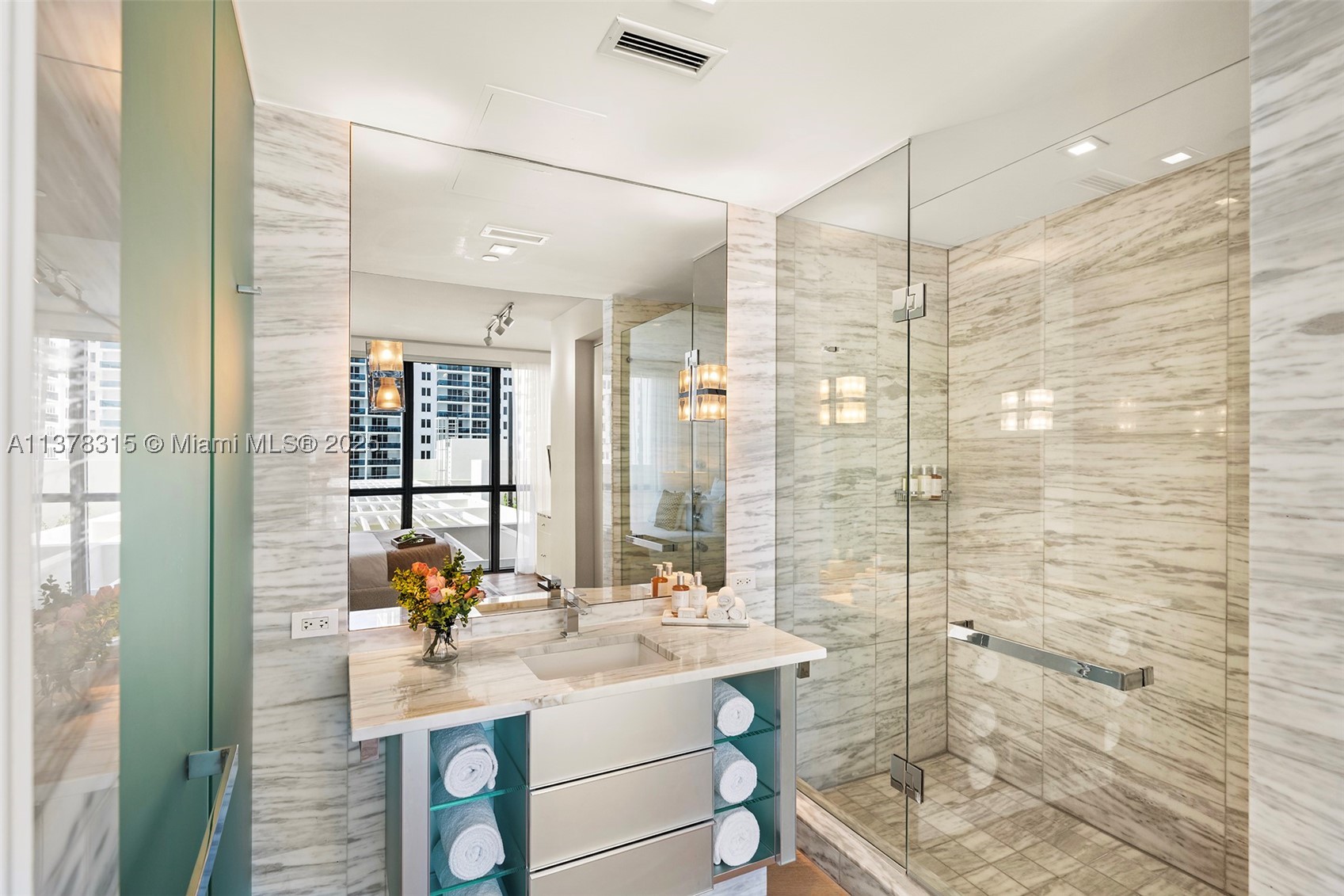2201 Collins Ave #811, Miami Beach FL 33139