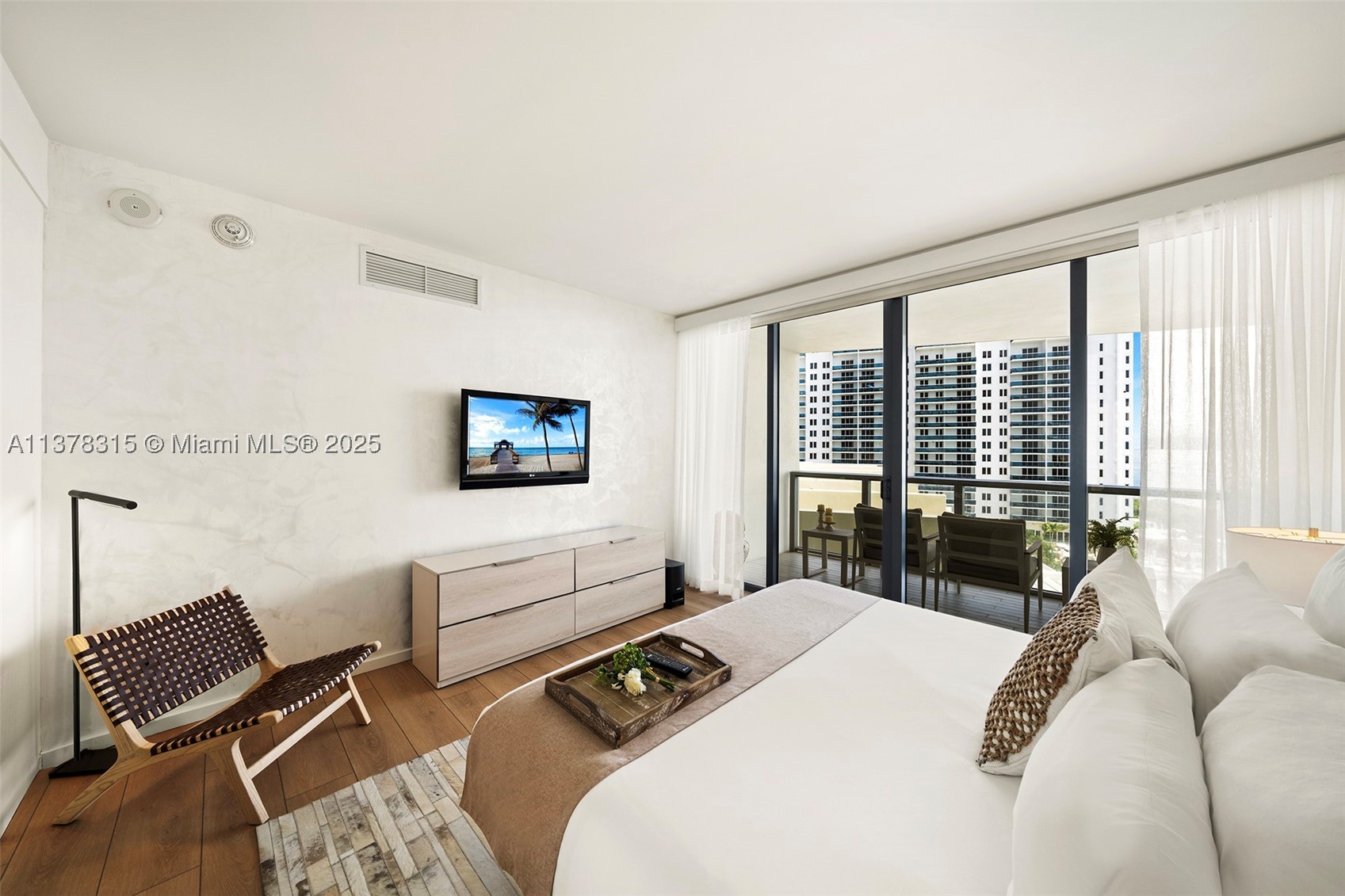 2201 Collins Ave #811, Miami Beach FL 33139