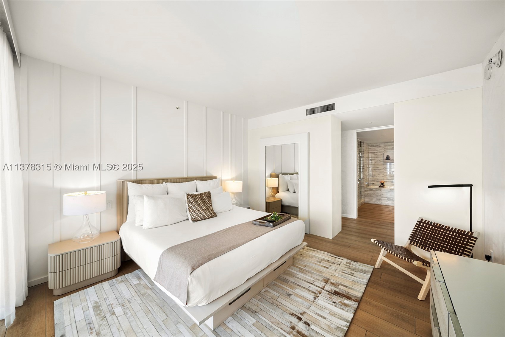 2201 Collins Ave #811, Miami Beach FL 33139