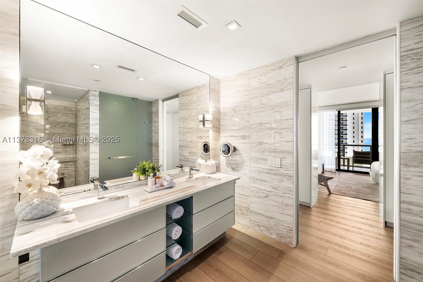 2201 Collins Ave #811, Miami Beach FL 33139