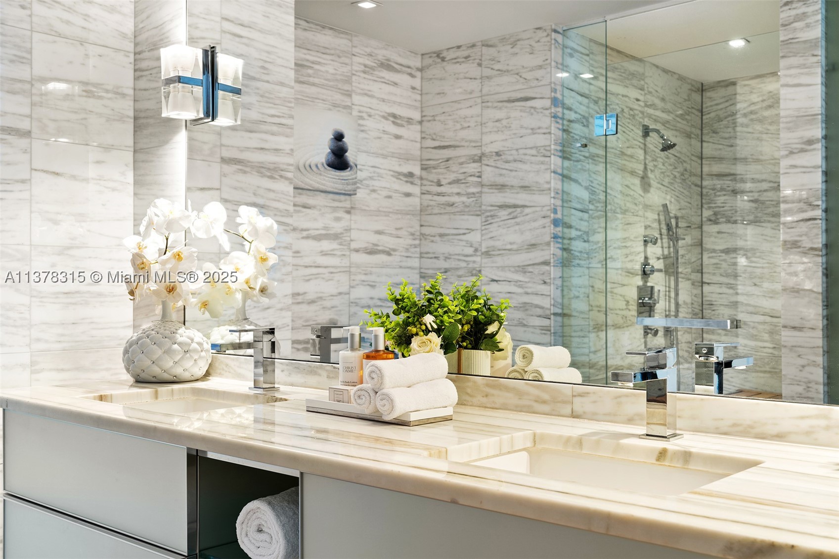 2201 Collins Ave #811, Miami Beach FL 33139