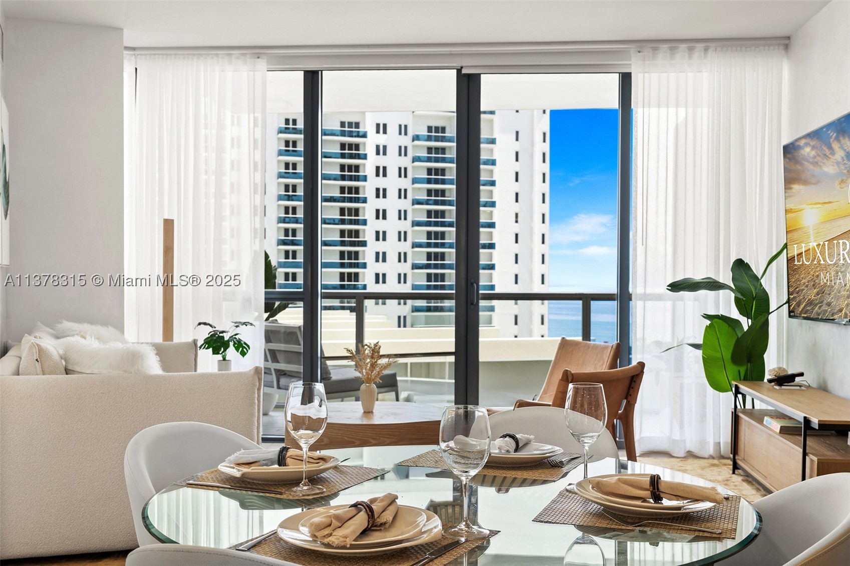 2201 Collins Ave #811, Miami Beach FL 33139