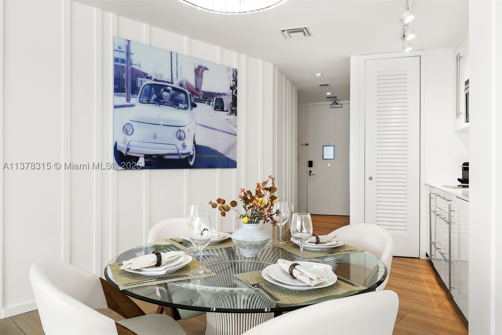 2201 Collins Ave #811, Miami Beach FL 33139