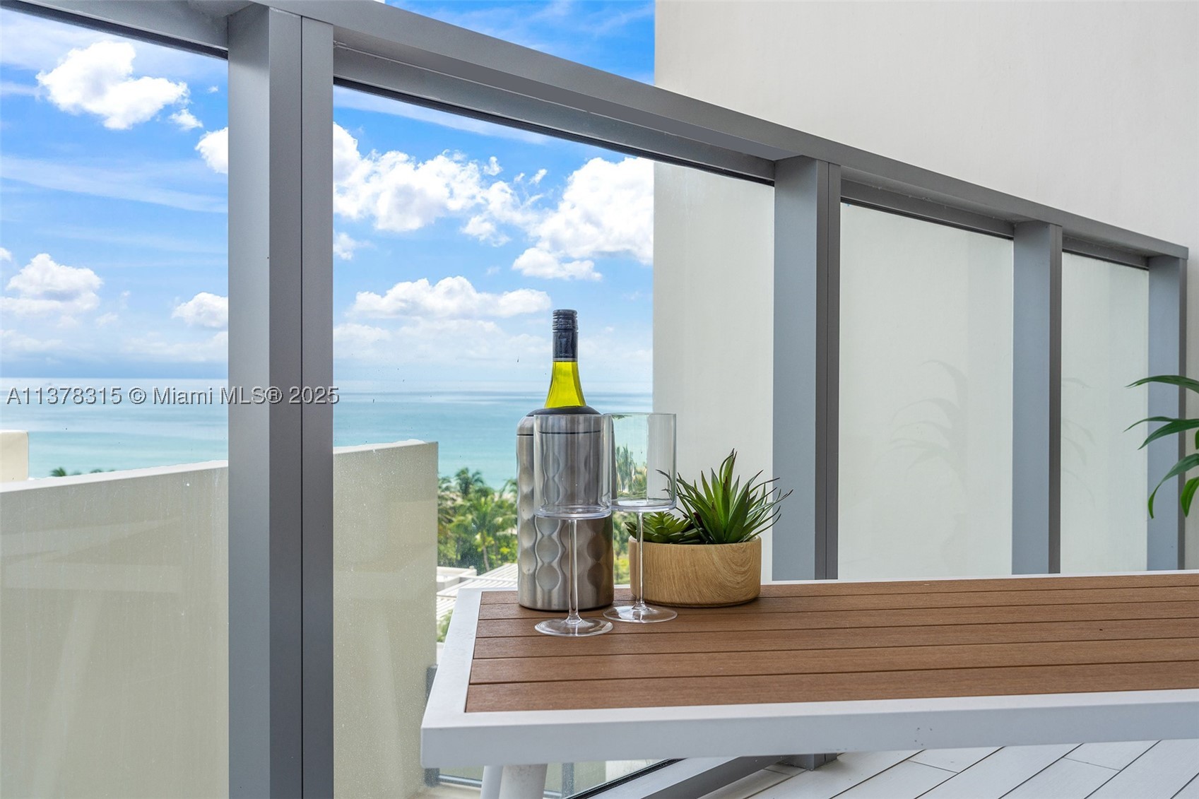 2201 Collins Ave #811, Miami Beach FL 33139
