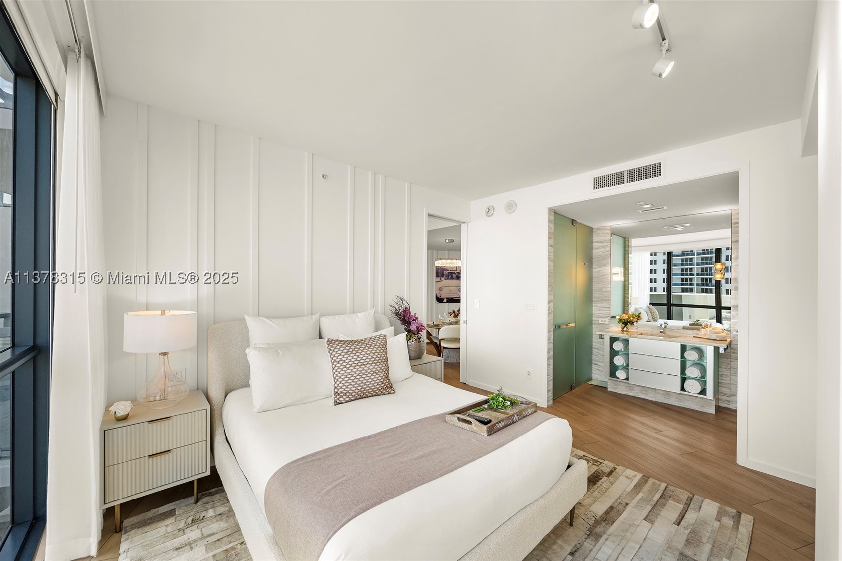 2201 Collins Ave #811, Miami Beach FL 33139
