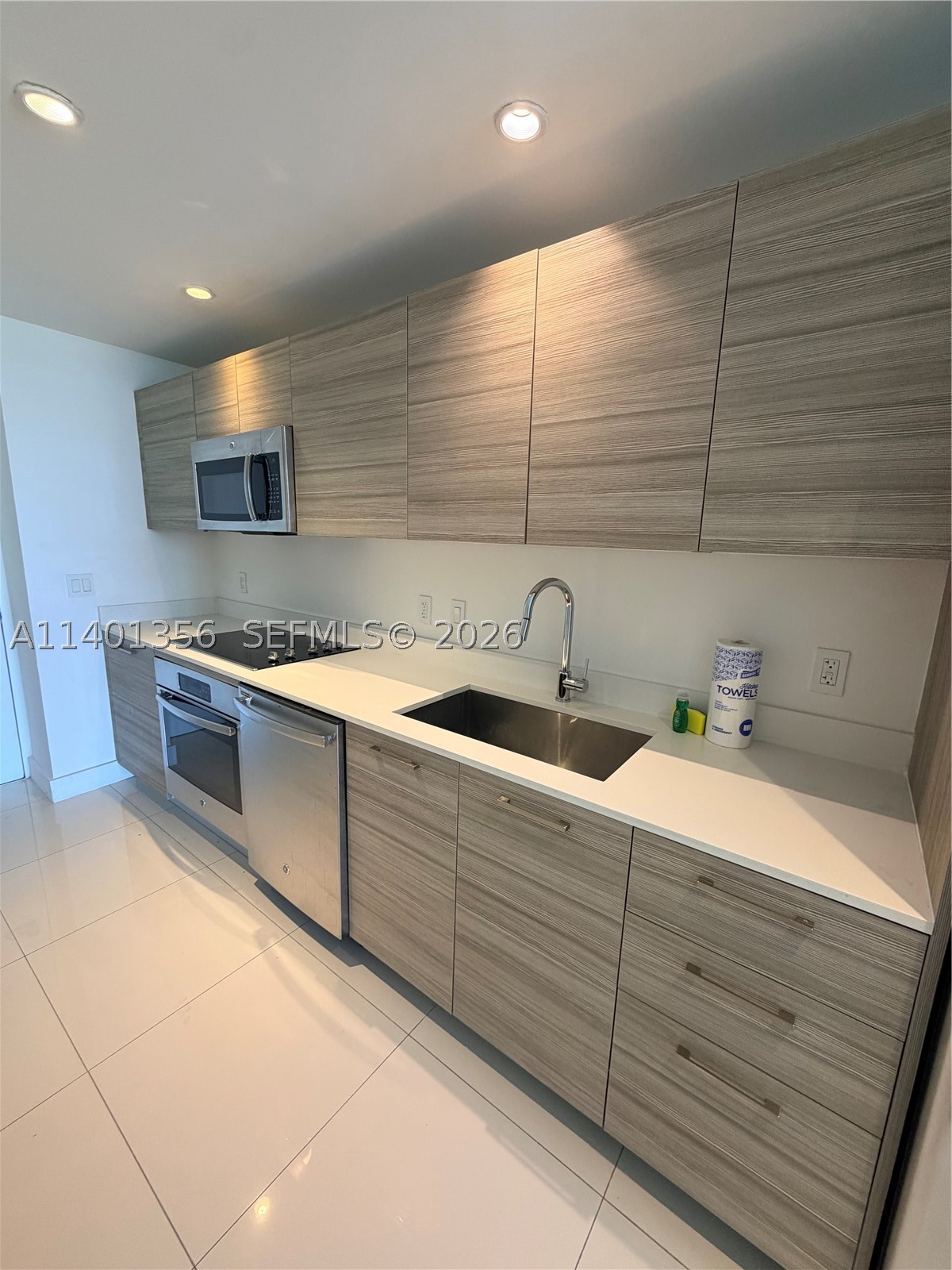 121 NE 34 St #2215, Miami FL 33137