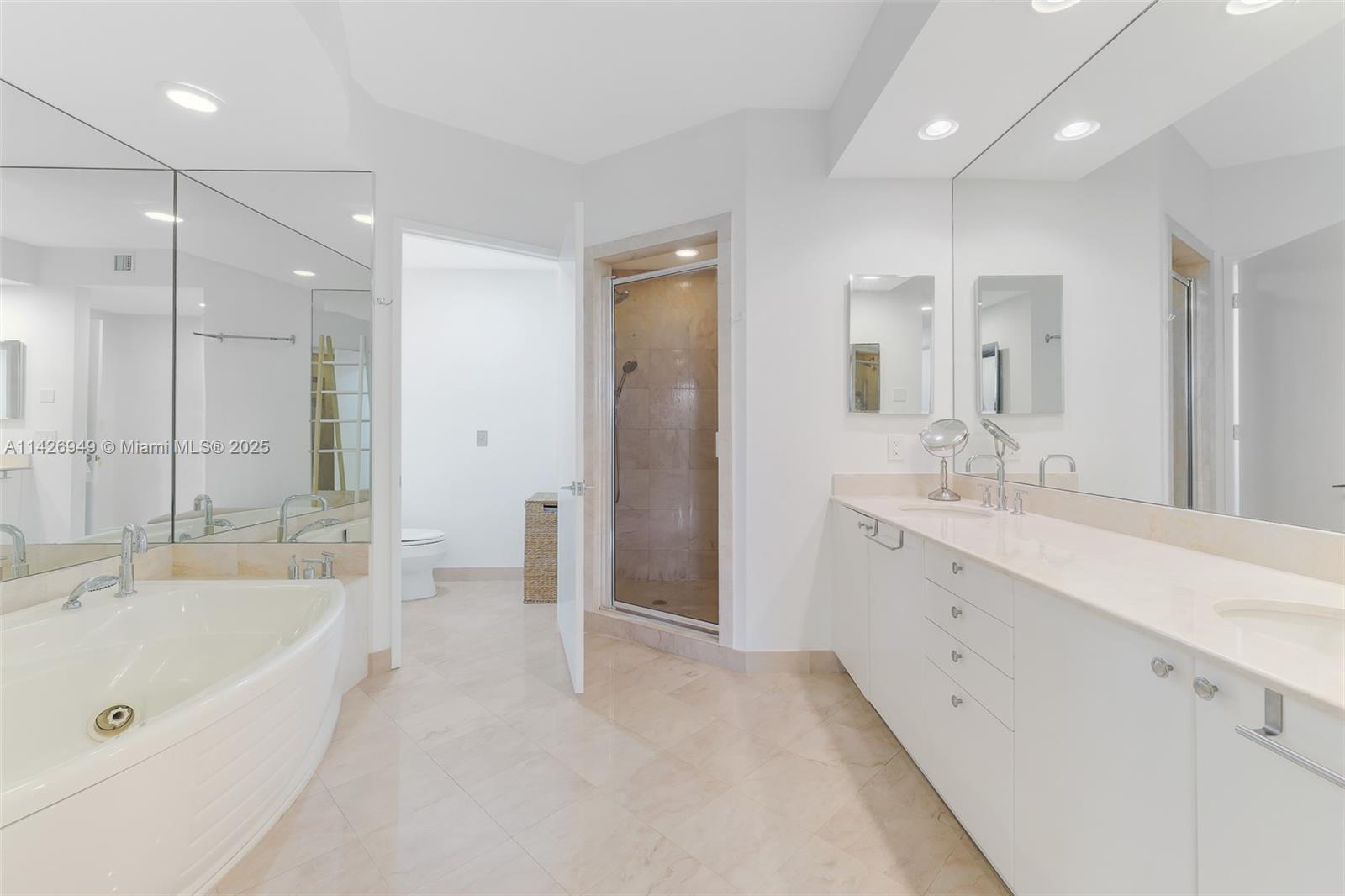 789 Crandon Blvd #403, Key Biscayne FL 33149