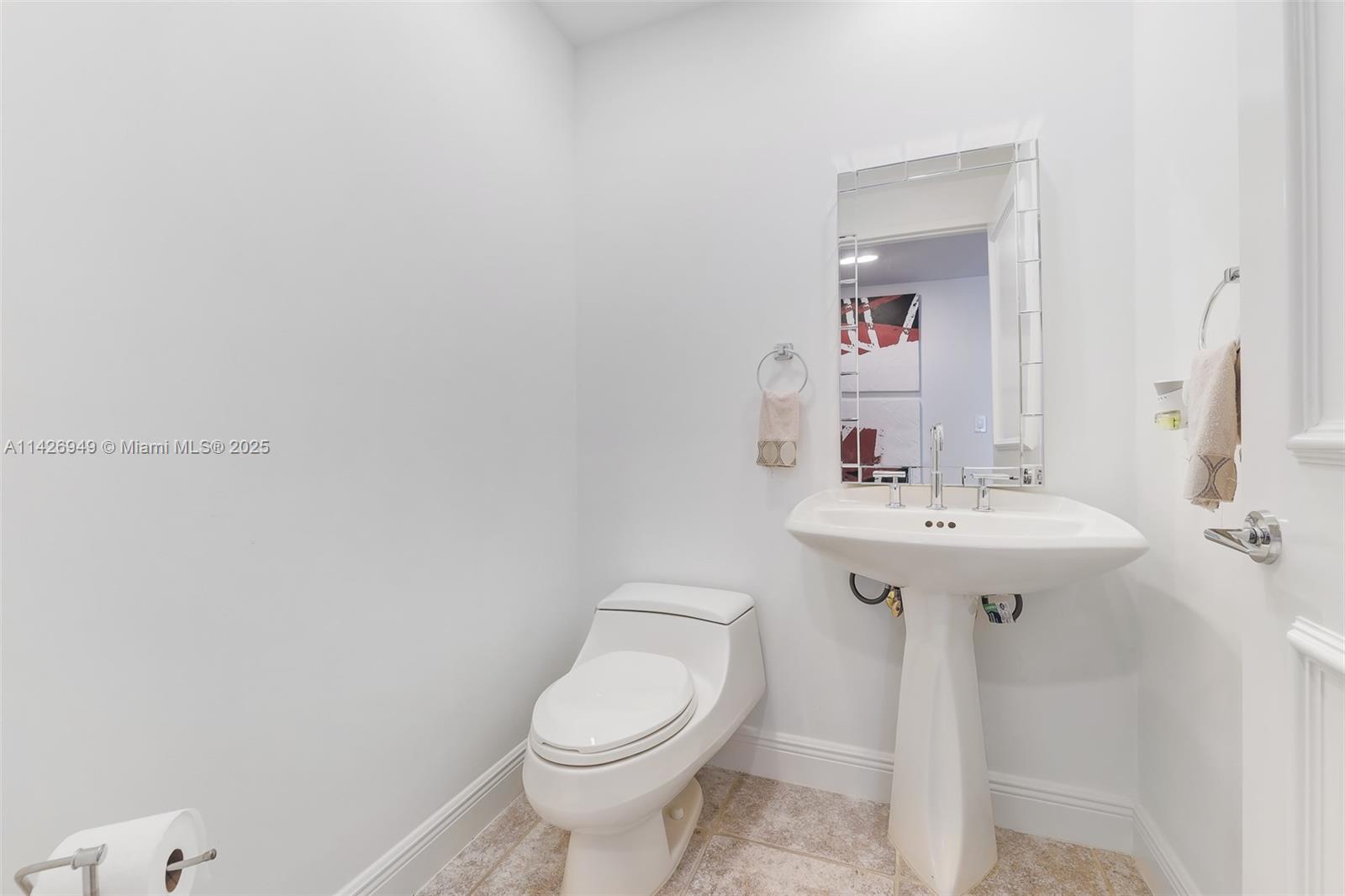 789 Crandon Blvd #403, Key Biscayne FL 33149