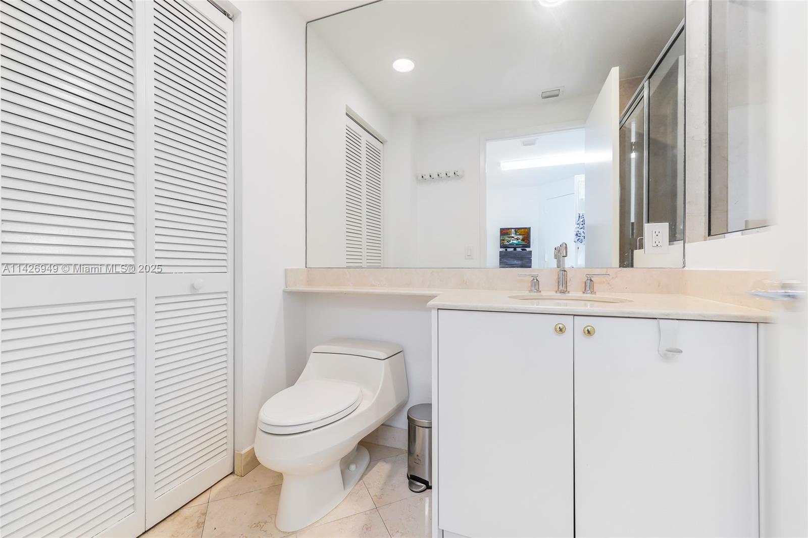 789 Crandon Blvd #403, Key Biscayne FL 33149