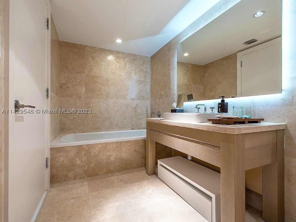 102 24th St #1006, Miami Beach FL 33139