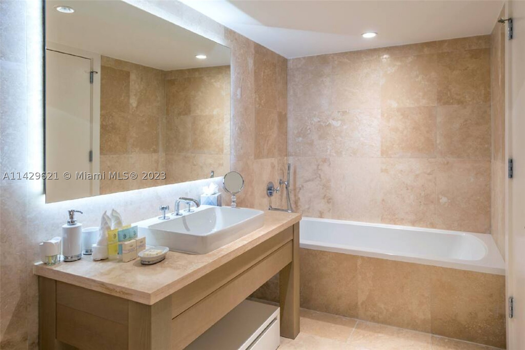 102 24th St #1108, Miami Beach FL 33139