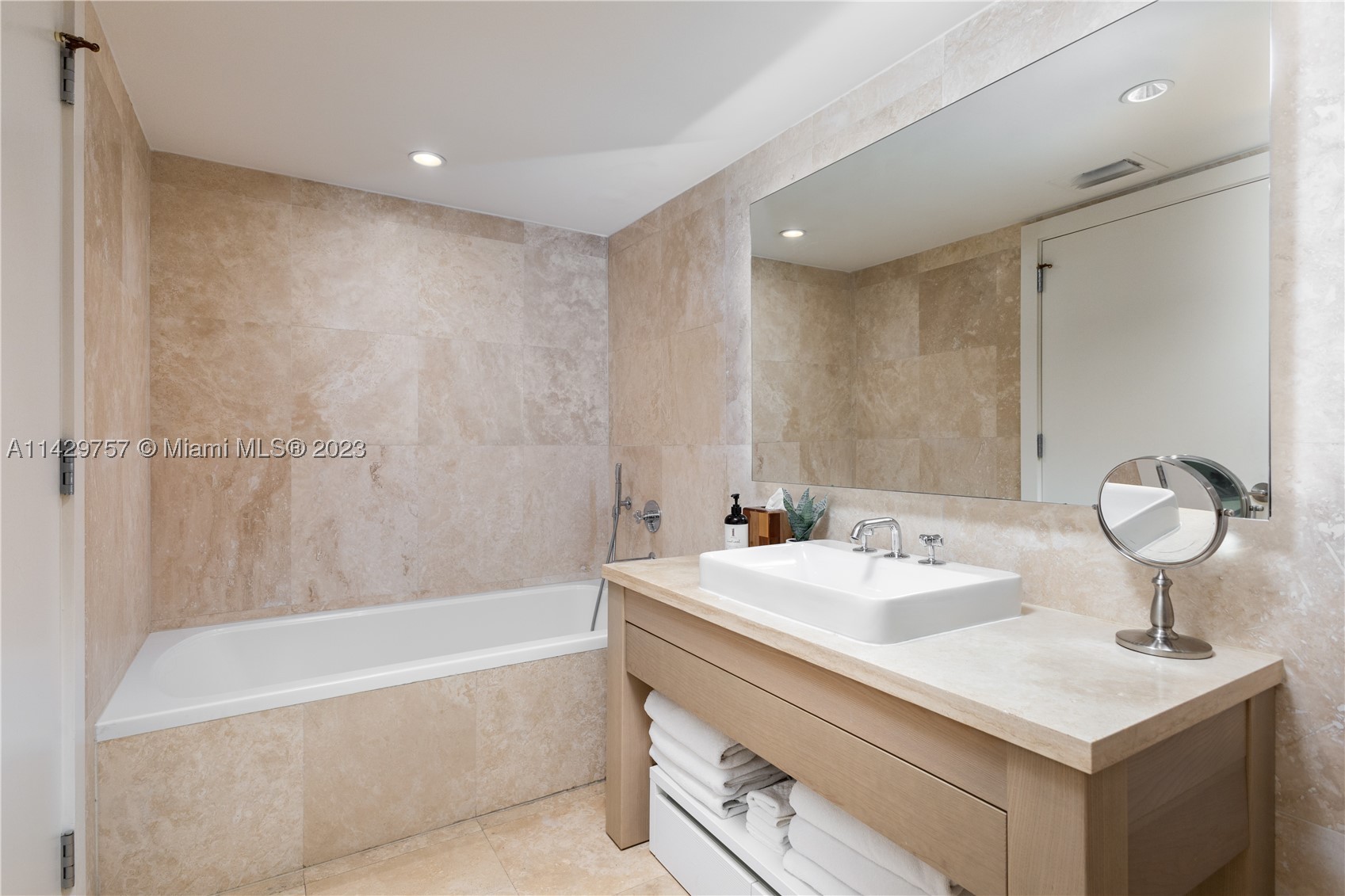 102 24th St #1013, Miami Beach FL 33139