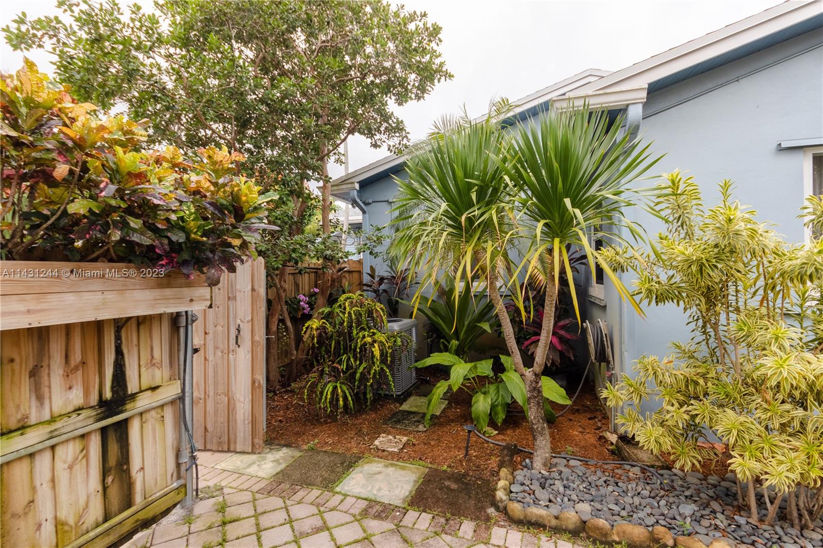 2533 Fillmore St, Hollywood FL 33020