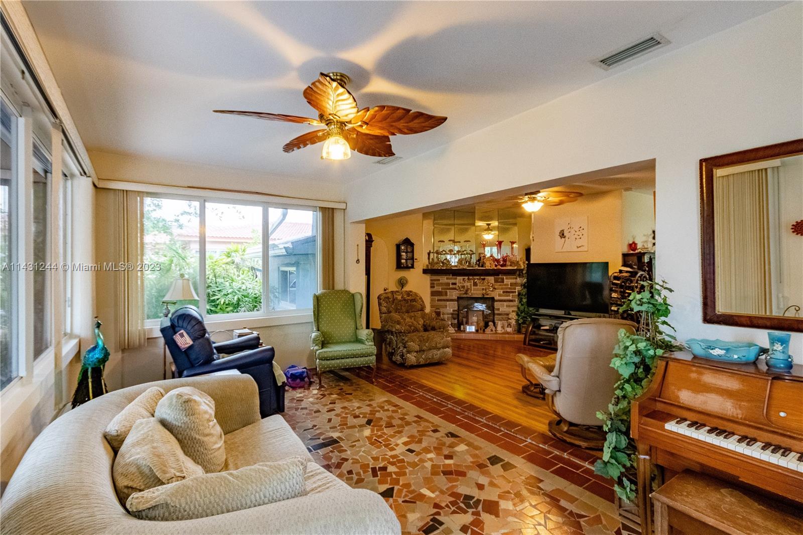 2533 Fillmore St, Hollywood FL 33020