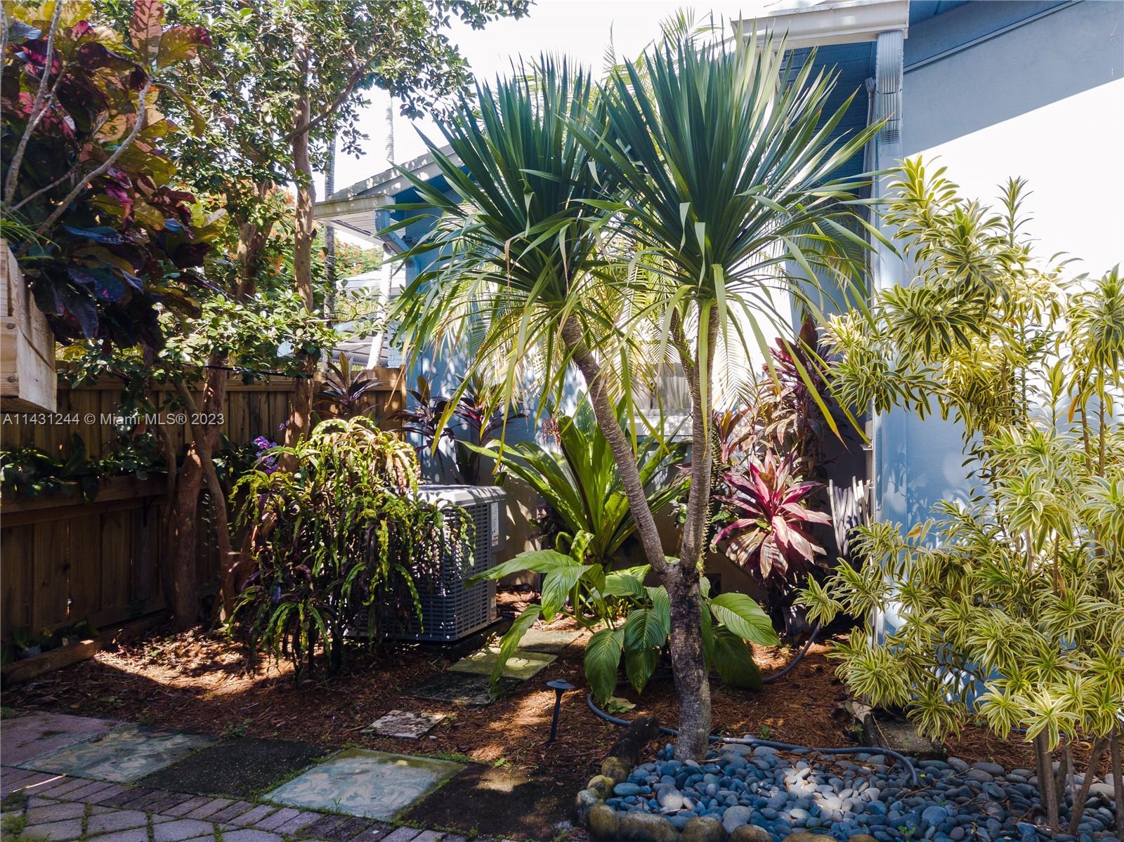 2533 Fillmore St, Hollywood FL 33020
