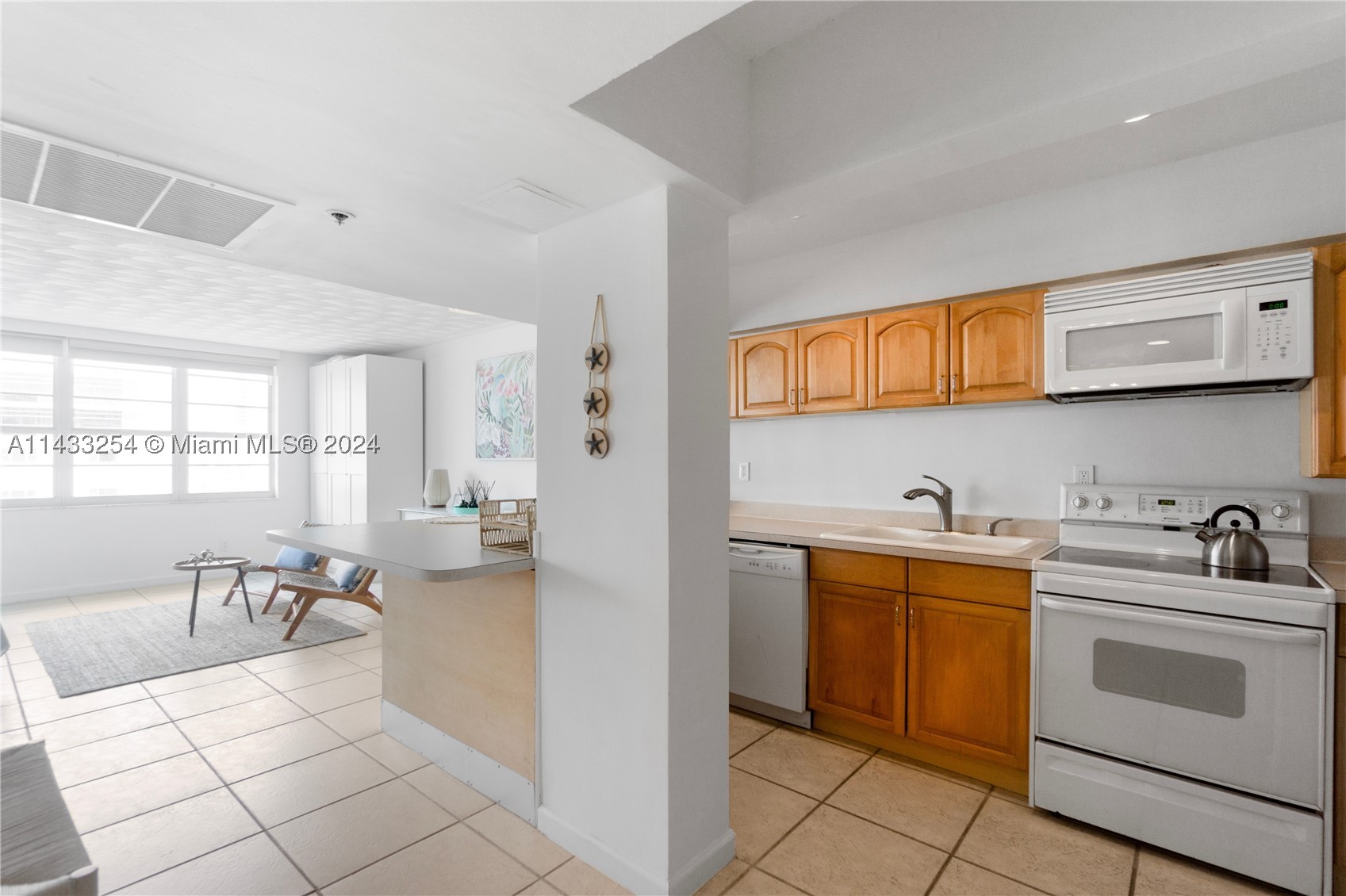 100 Lincoln Rd #1039, Miami Beach FL 33139