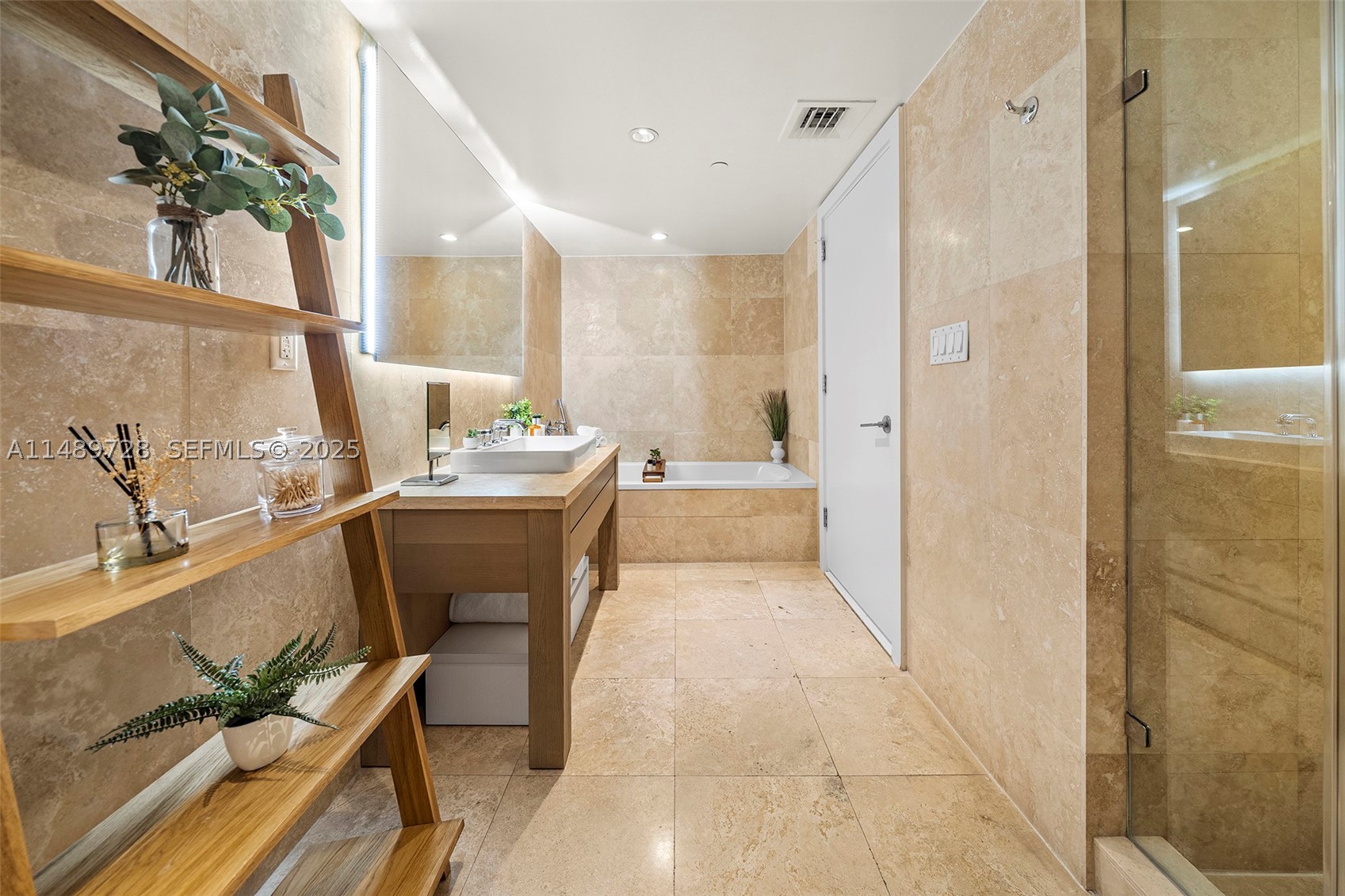 102 24th St #1412, Miami Beach FL 33139