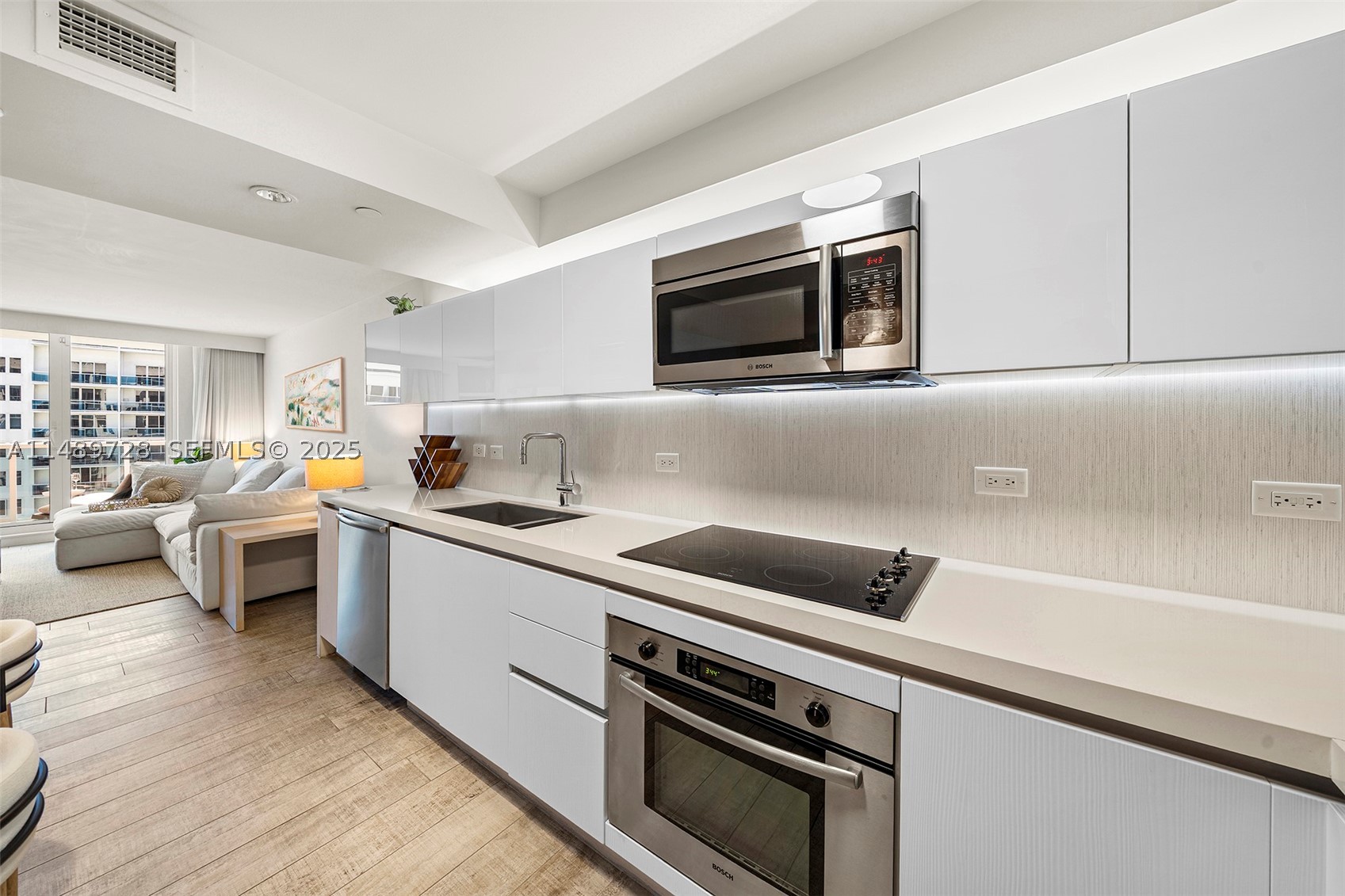 102 24th St #1412, Miami Beach FL 33139