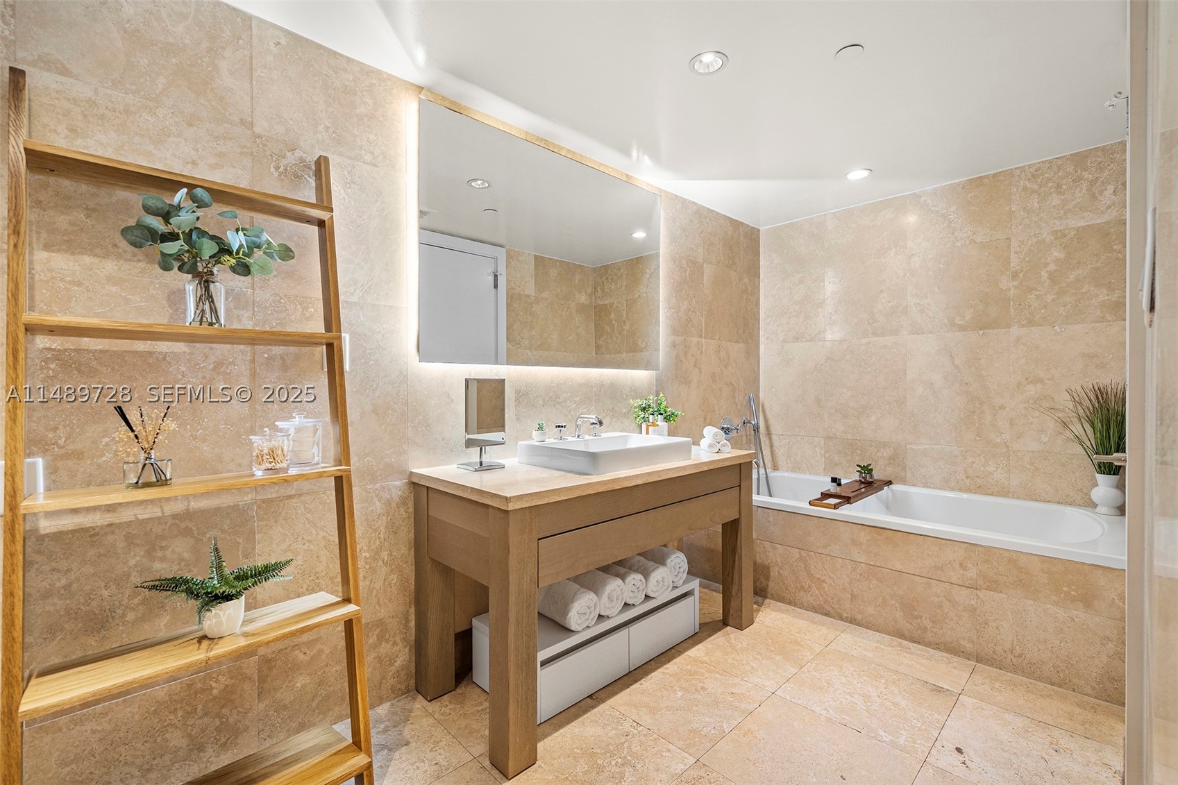 102 24th St #1412, Miami Beach FL 33139