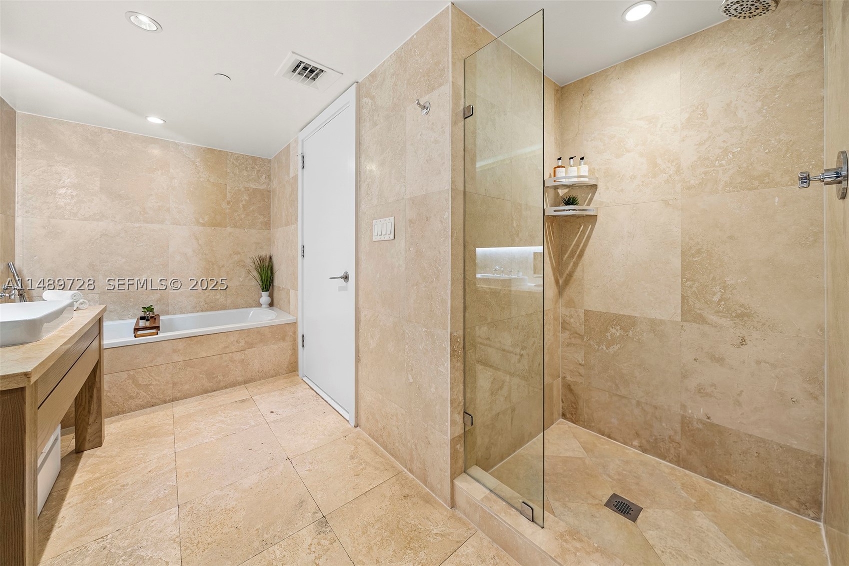102 24th St #1412, Miami Beach FL 33139