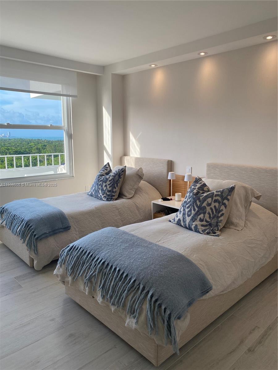 199 Ocean Lane Dr #1112, Key Biscayne FL 33149