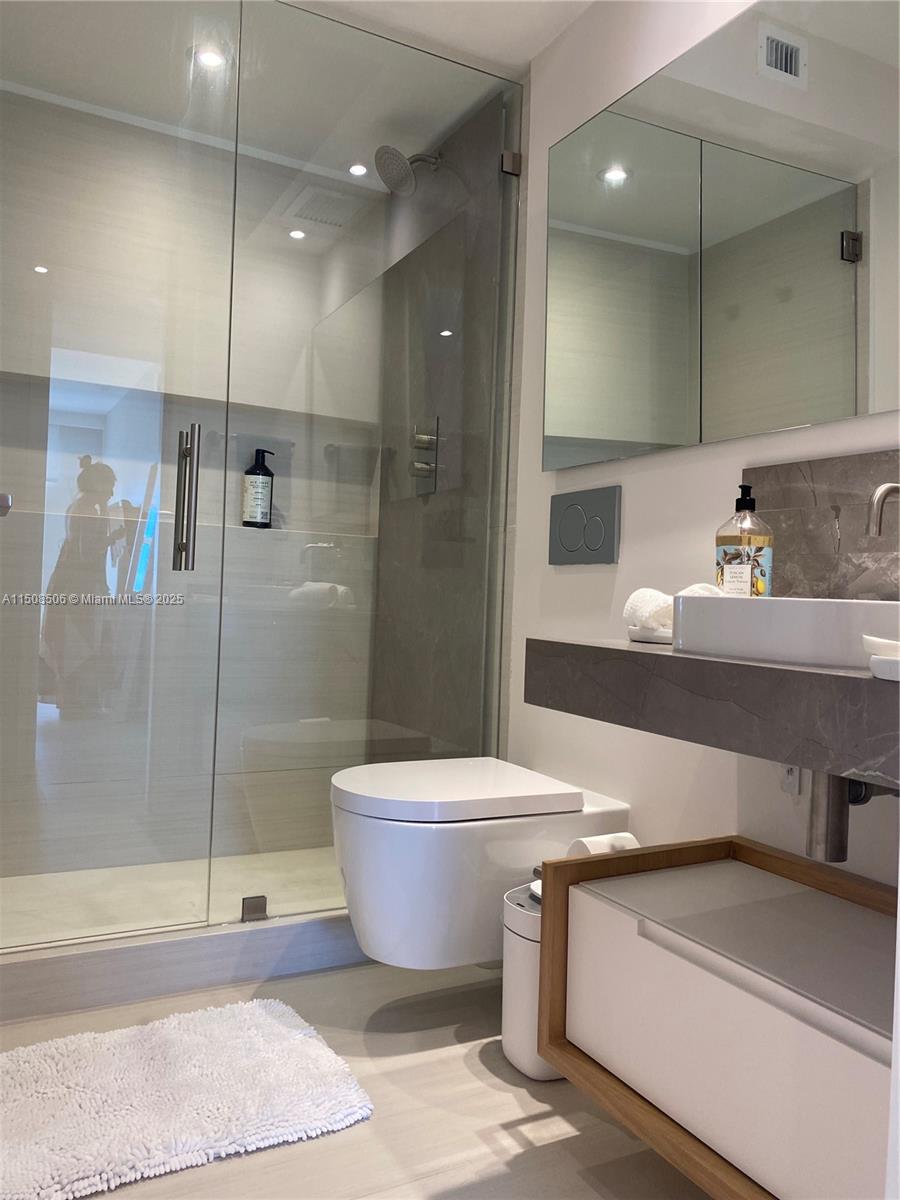 199 Ocean Lane Dr #1112, Key Biscayne FL 33149