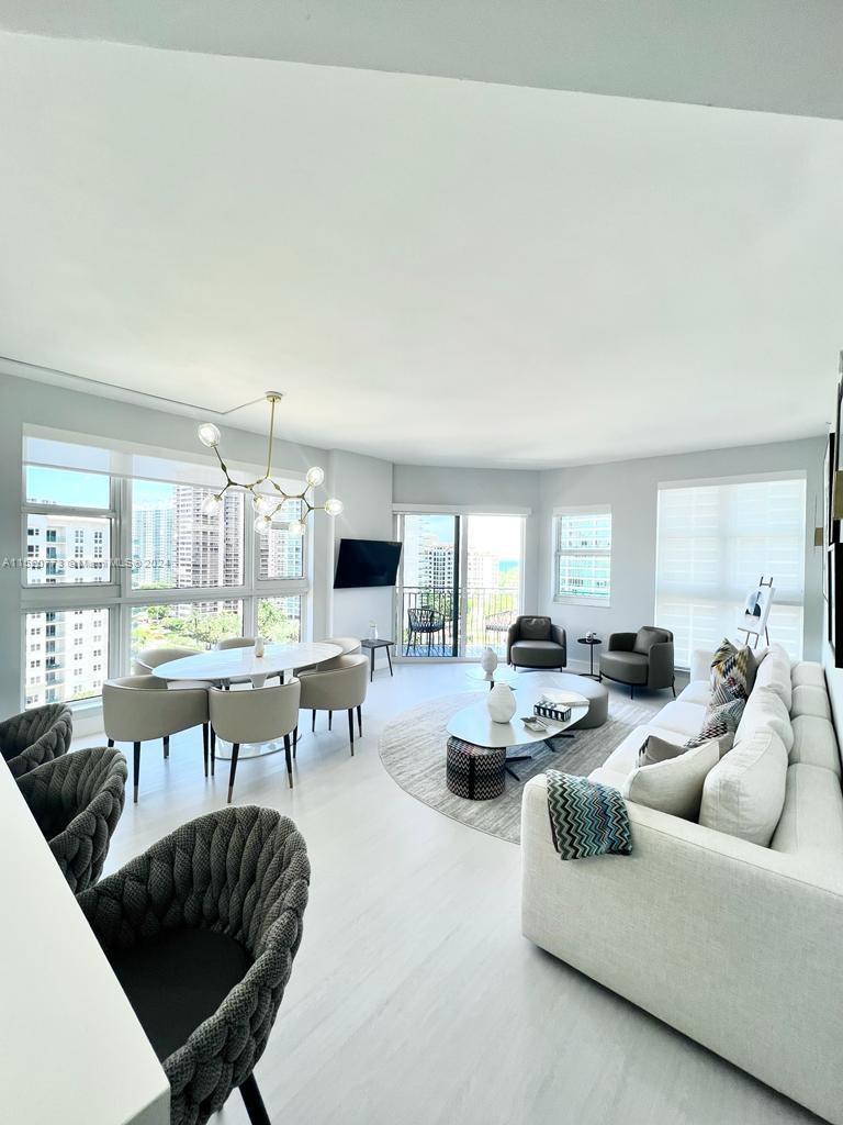 19900 E Country Club Dr #PH20, Aventura FL 33180