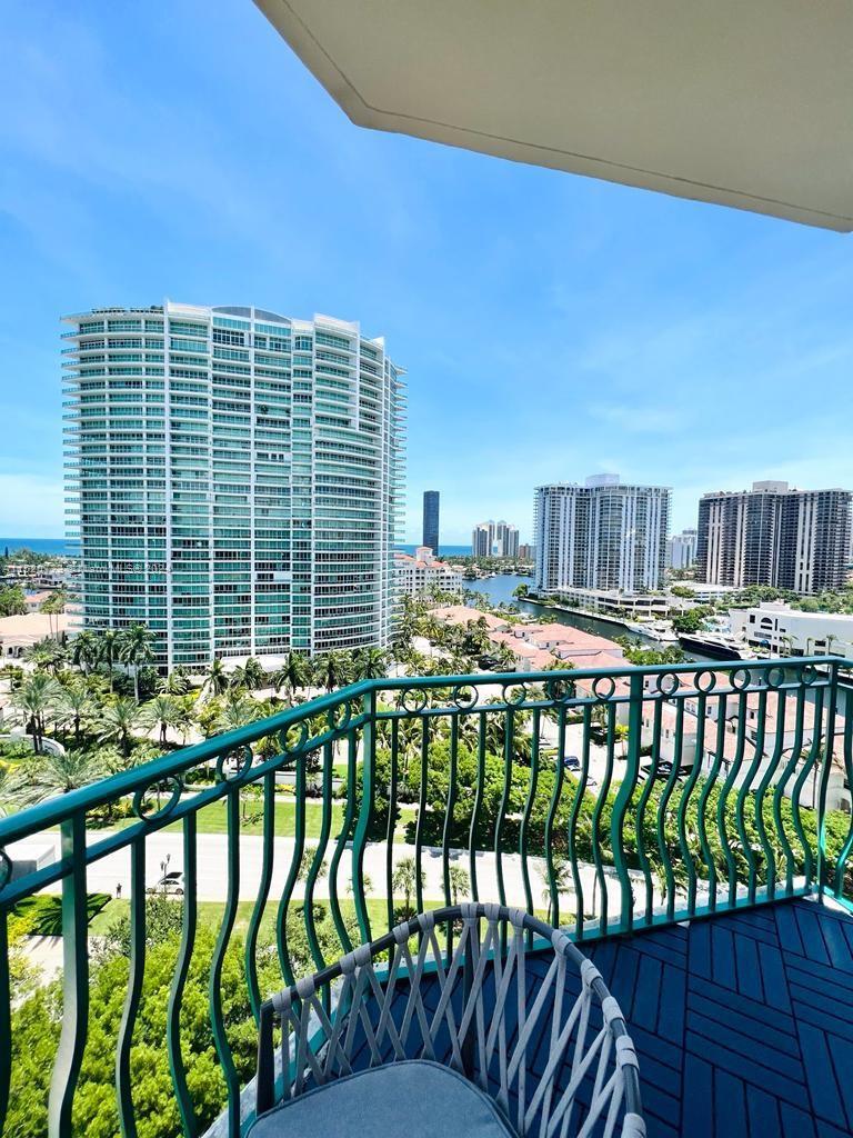 19900 E Country Club Dr #PH20, Aventura FL 33180