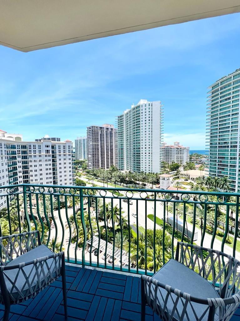 19900 E Country Club Dr #PH20, Aventura FL 33180