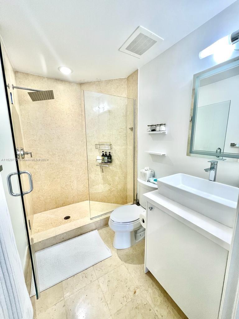 19900 E Country Club Dr #PH20, Aventura FL 33180