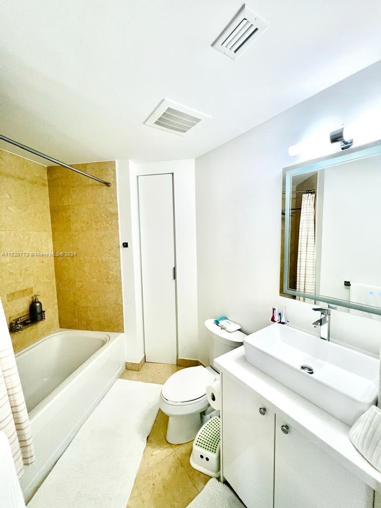 19900 E Country Club Dr #PH20, Aventura FL 33180