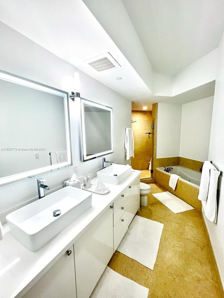 19900 E Country Club Dr #PH20, Aventura FL 33180