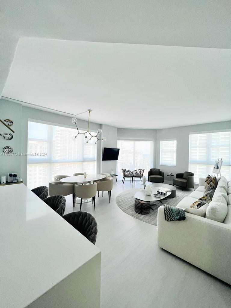 19900 E Country Club Dr #PH20, Aventura FL 33180