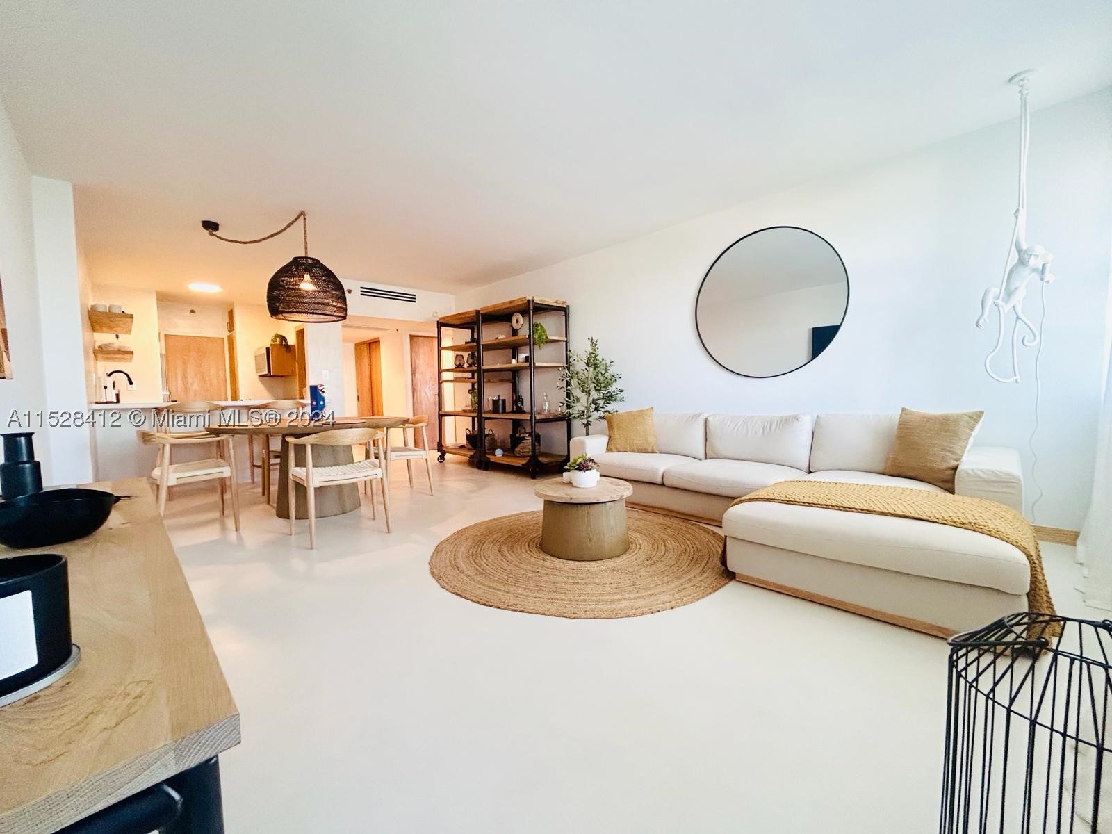 100 Lincoln Rd #1543, Miami Beach FL 33139