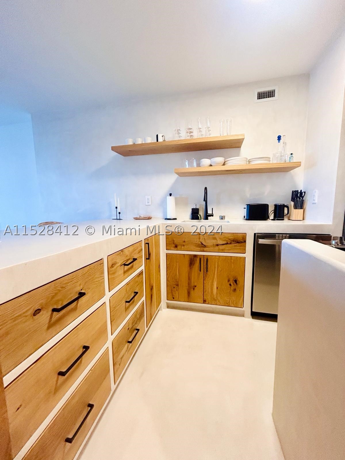 100 Lincoln Rd #1543, Miami Beach FL 33139