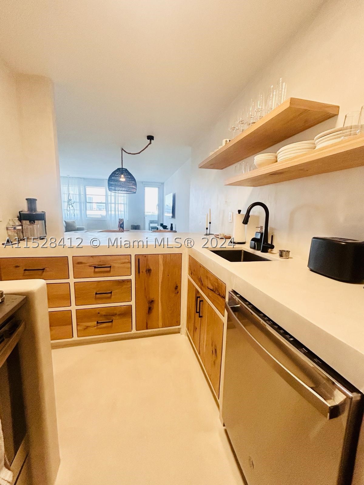 100 Lincoln Rd #1543, Miami Beach FL 33139