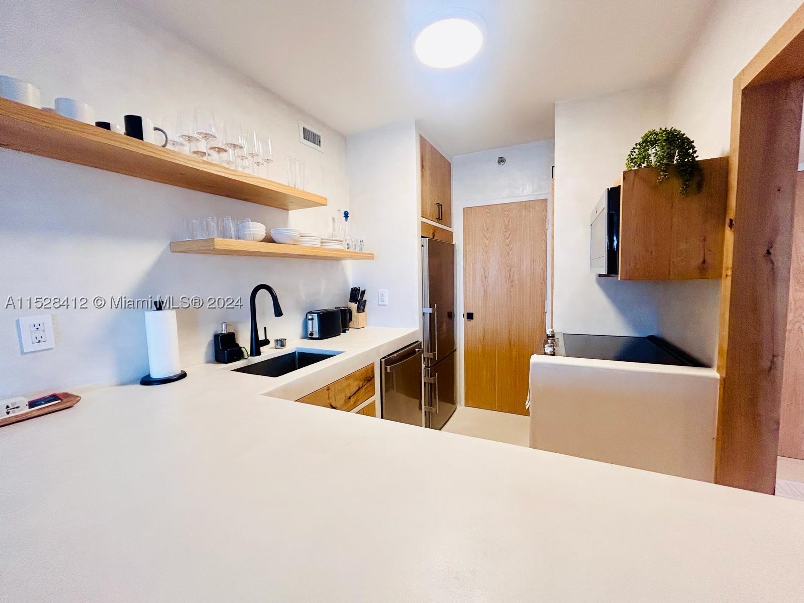 100 Lincoln Rd #1543, Miami Beach FL 33139