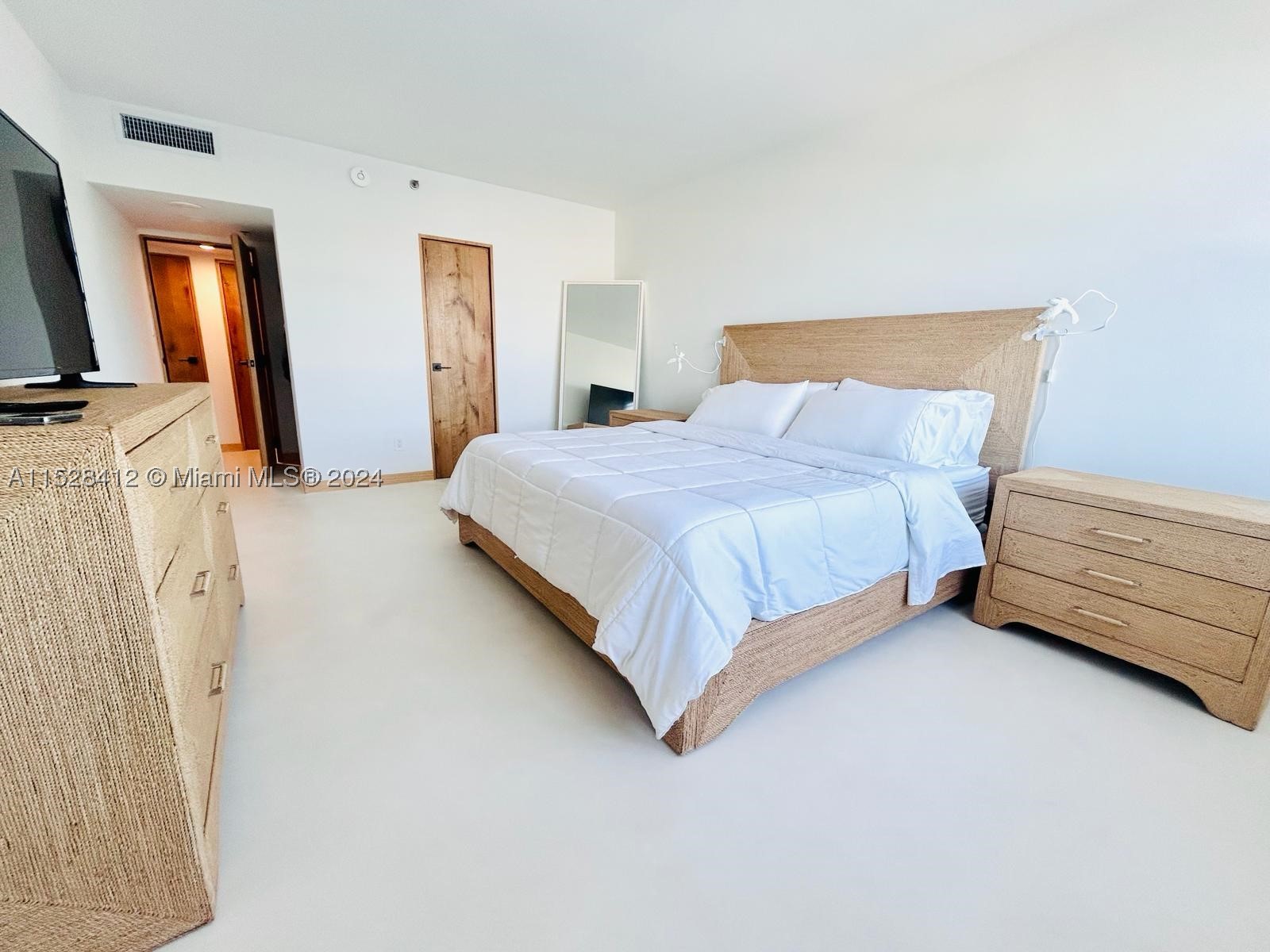 100 Lincoln Rd #1543, Miami Beach FL 33139