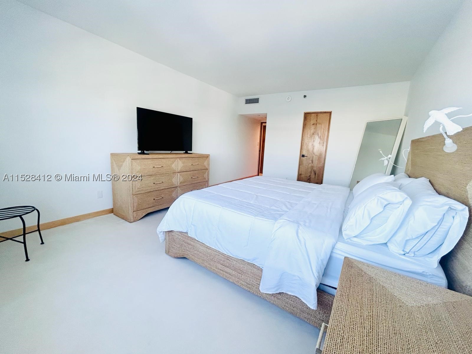 100 Lincoln Rd #1543, Miami Beach FL 33139