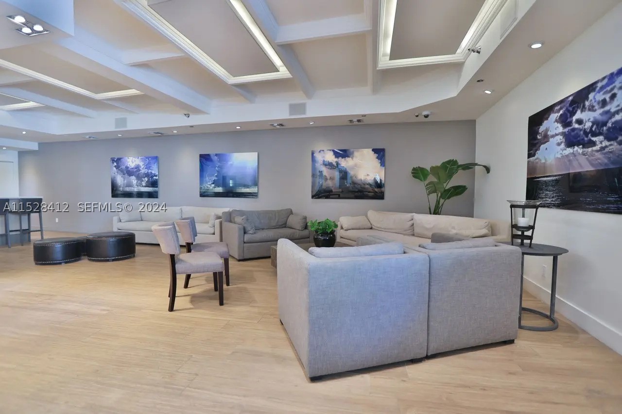 100 Lincoln Rd #1543, Miami Beach FL 33139