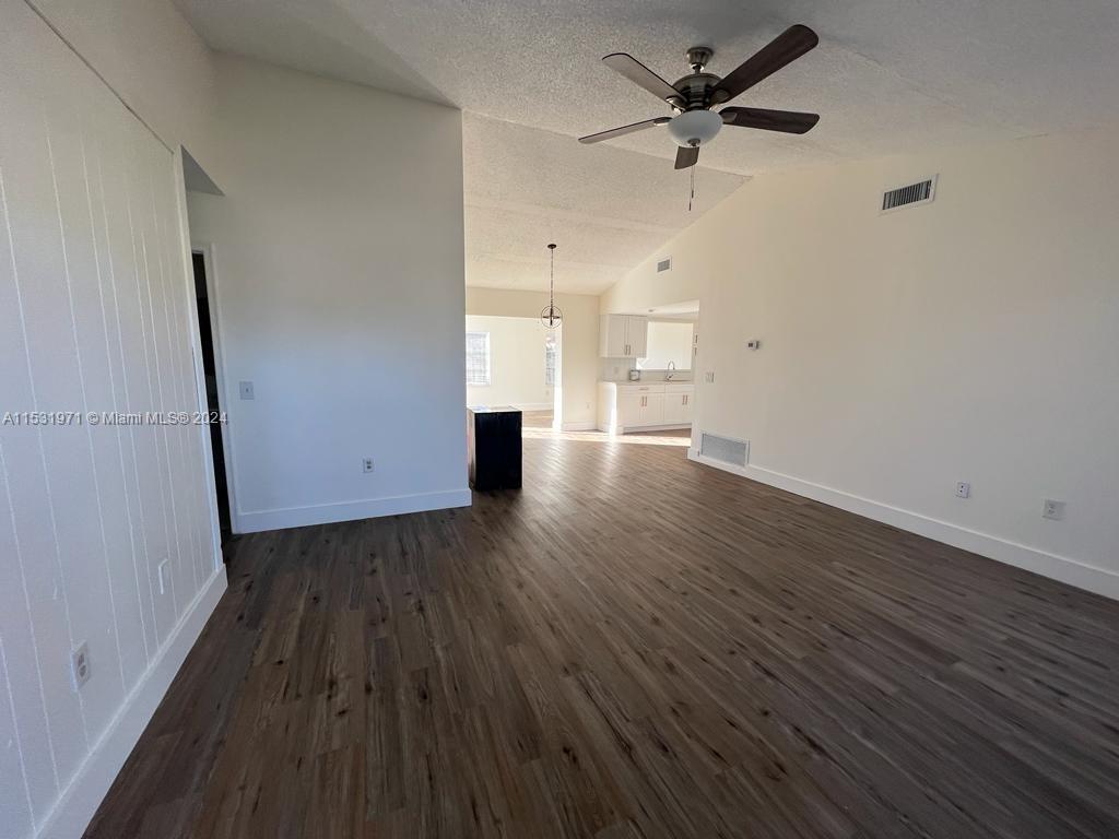11520 NW 31st Pl, Sunrise FL 33323