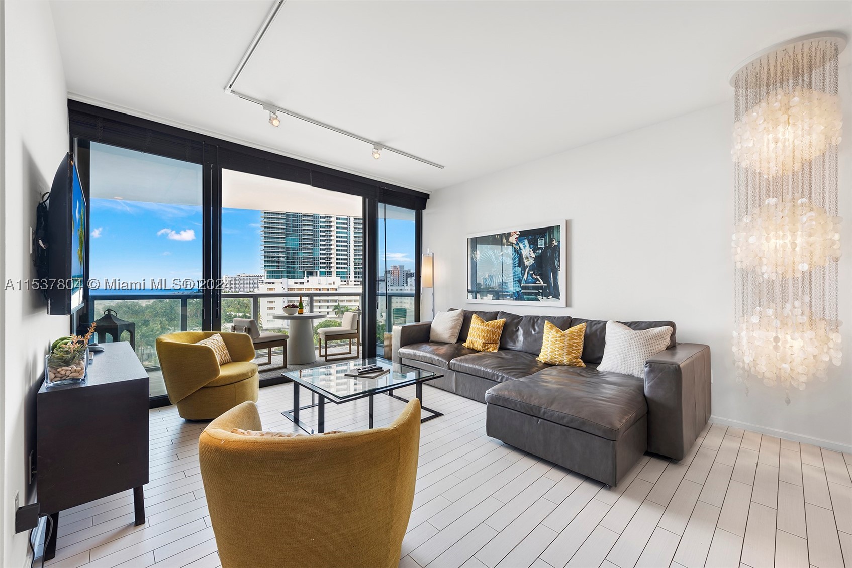2201 Collins Ave #814, Miami Beach FL 33139