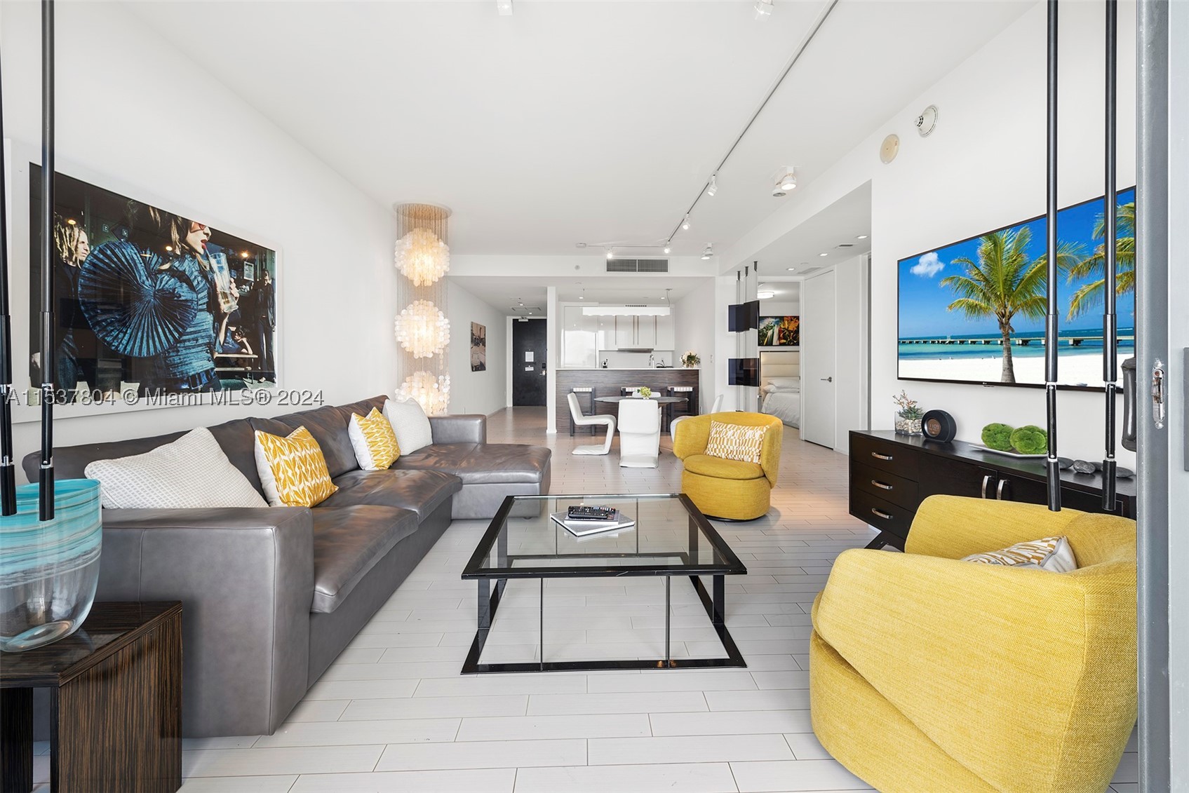 2201 Collins Ave #814, Miami Beach FL 33139