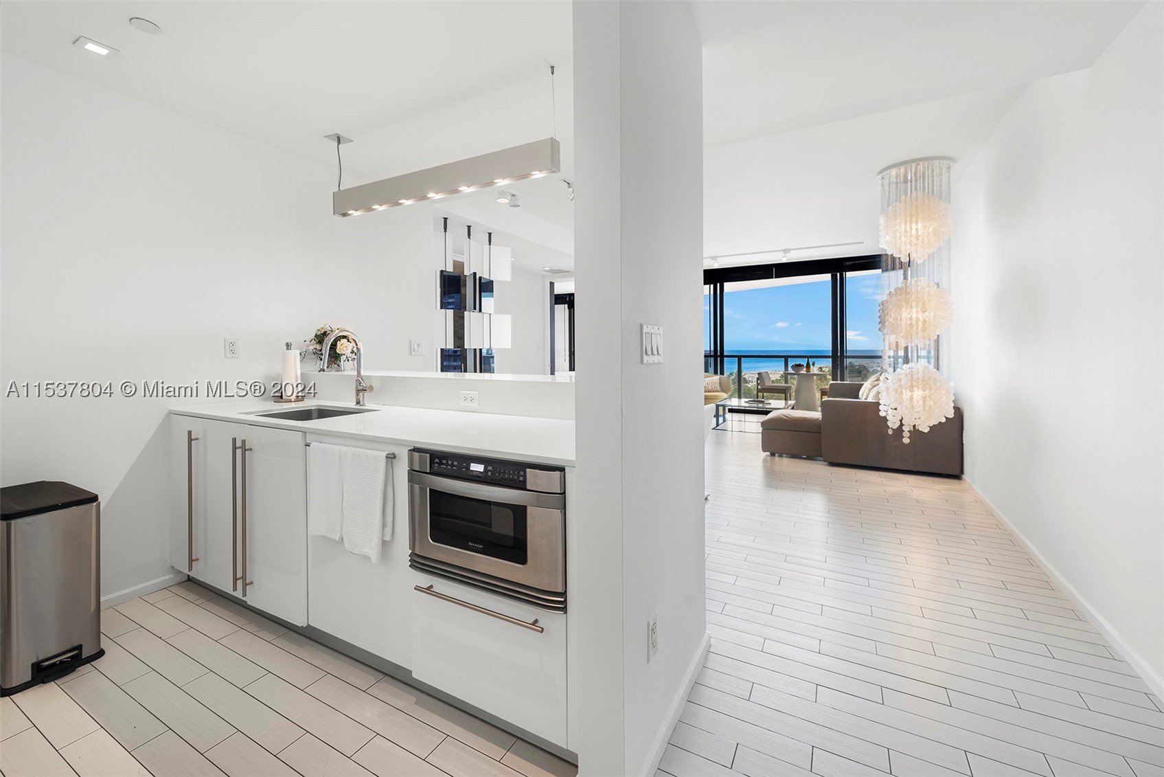 2201 Collins Ave #814, Miami Beach FL 33139