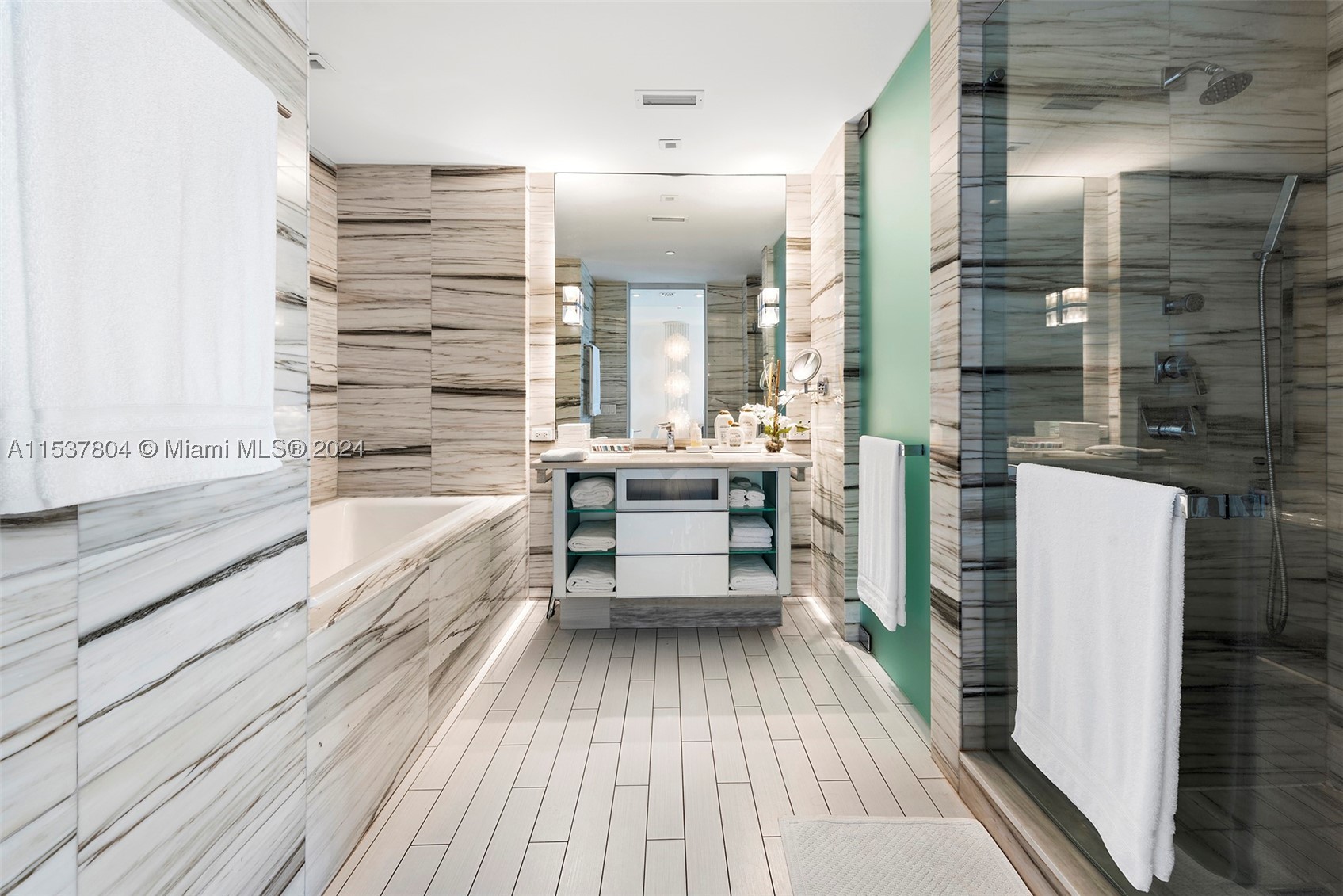 2201 Collins Ave #814, Miami Beach FL 33139