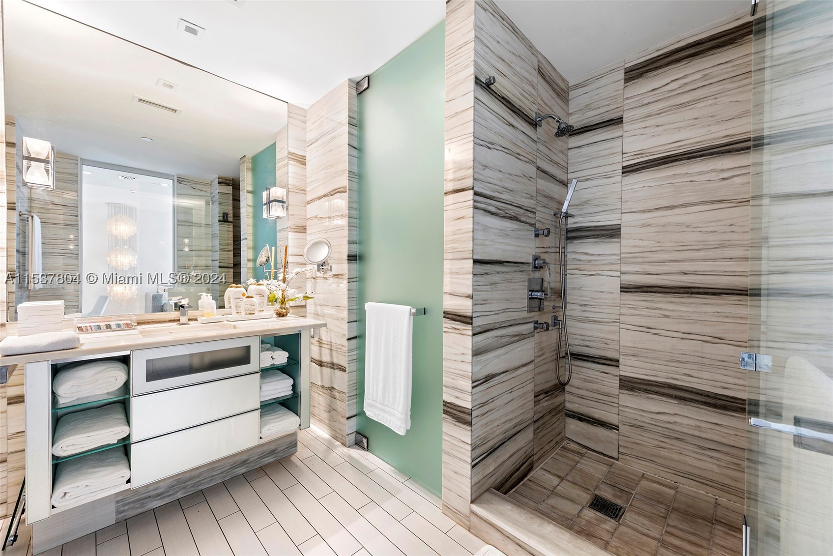 2201 Collins Ave #814, Miami Beach FL 33139