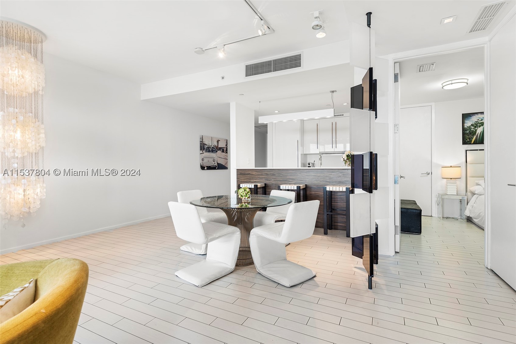 2201 Collins Ave #814, Miami Beach FL 33139
