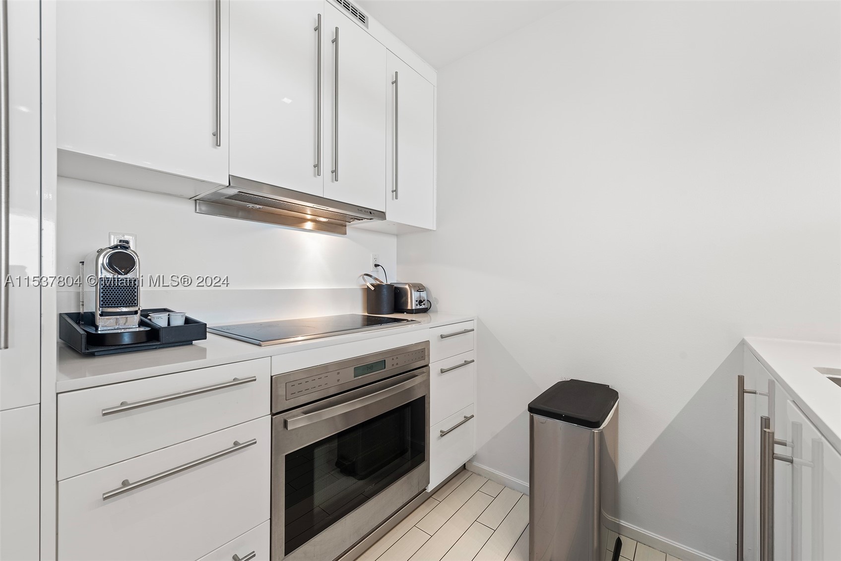 2201 Collins Ave #814, Miami Beach FL 33139